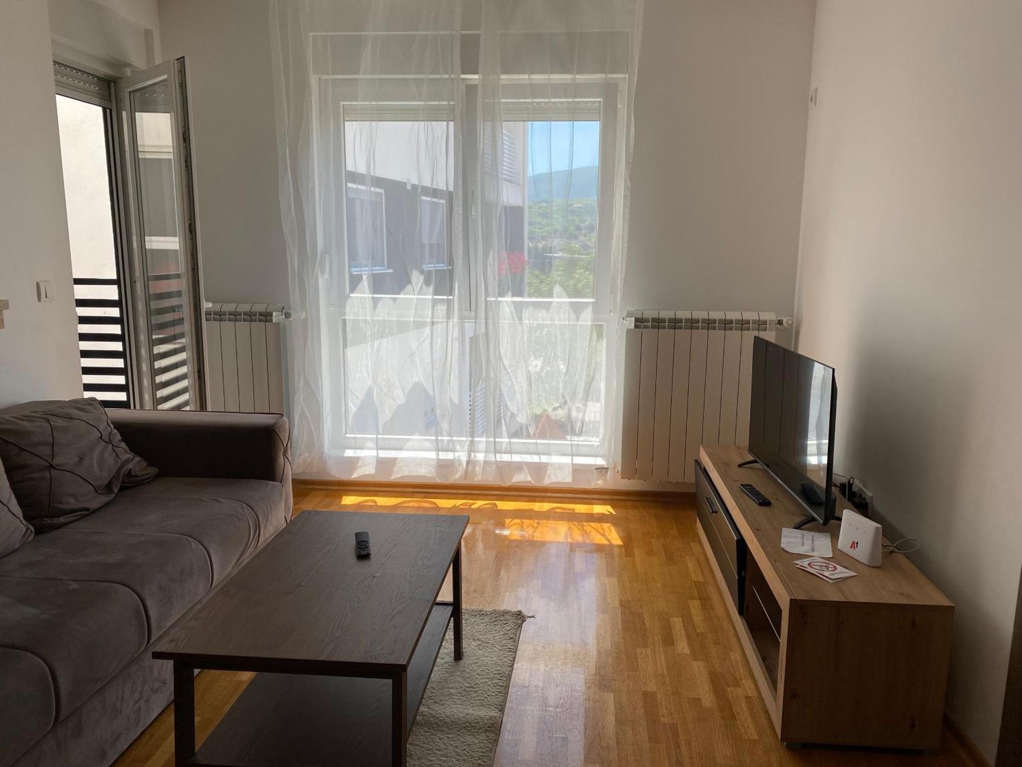 Cool Apartments With Free Parking Čačak Eksteriør bilde